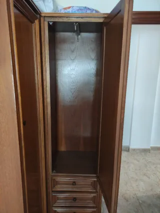 Armario esquinero de madera