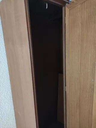 Armario esquinero de madera