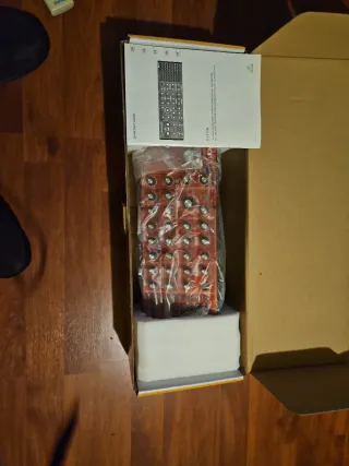 Behringer Neutron Sintetizador Analógico original