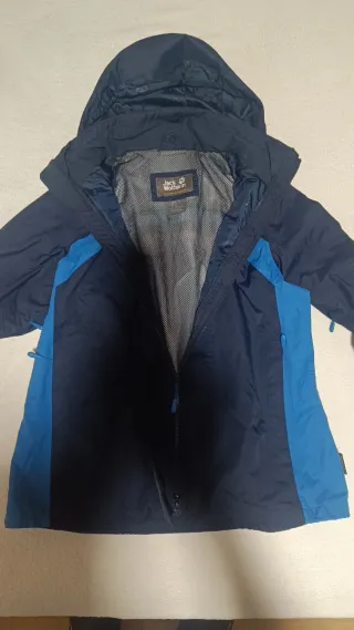 Chaqueta de nieve azul y negra