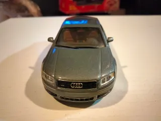 Minichamps Audi A8 1/43 Gris