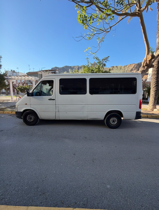 Volkswagen LT 35 Kombi · 9 Plazas · Turismo