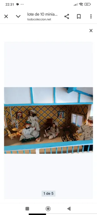 Set di bambole e mobili per casa delle bambole