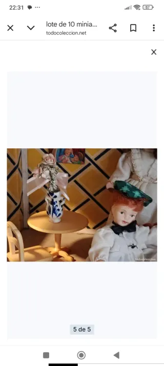 Set di bambole e mobili per casa delle bambole