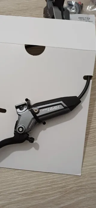 Freno delantero SRAM LEVEL 4 pistones