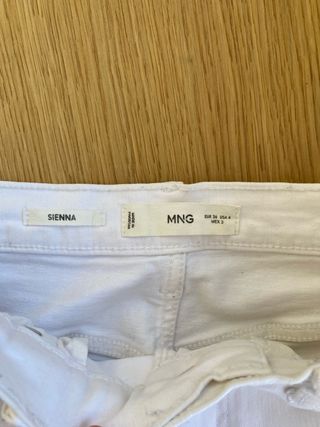 Pantalones blancos de campana