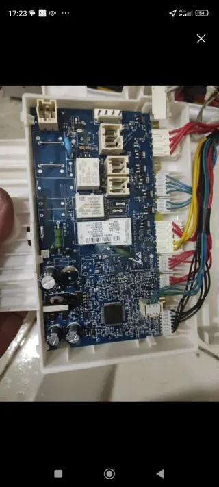 Riparazione di schede elettroniche per lavatrici, frigoriferi e altro