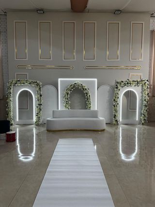 Se vende trono para bodas.