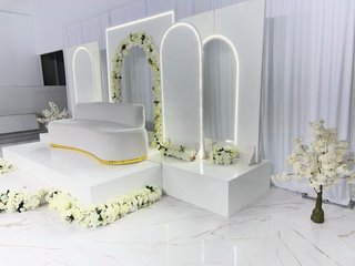 Se vende trono para bodas.