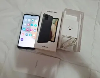 4 cellulari: Apple, Samsung, Xiaomi