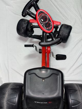 Kart a pedales rojo y negro