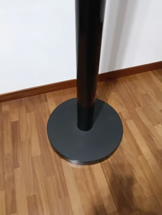 Appendiabiti da terra design nero