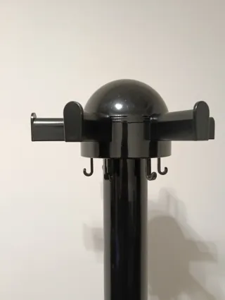 Appendiabiti da terra design nero