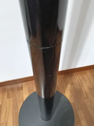 Appendiabiti da terra design nero