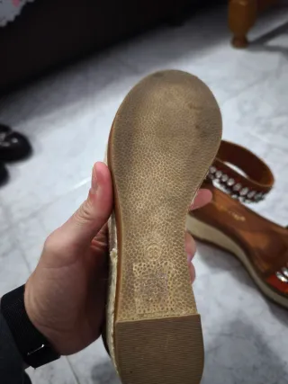 Sandalias cuña Bruno Premi con pedrería