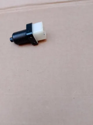 Interruttore luci freno Citroen Saxo/106