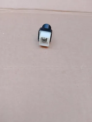 Interruttore luci freno Citroen Saxo/106