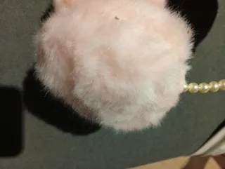 Fashion Chic paraorecchie peluche rosa con perle