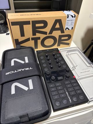 Controlador DJ Traktor X1 MK3 + Funda