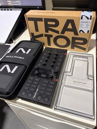 Controlador DJ Traktor X1 MK3 + Funda