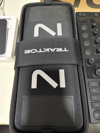 Controlador DJ Traktor X1 MK3 + Funda