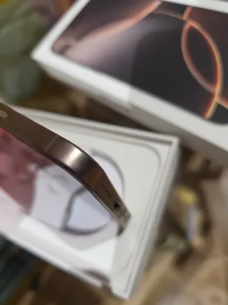 iPhone 16 Pro Max Dorado