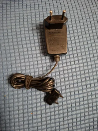 Sony Ericsson Z310i liberado + batería + cargador