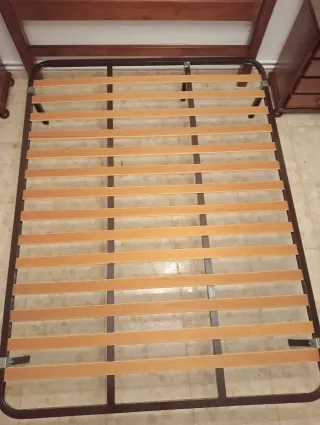 Lote 3 somieres: 1x135x180, 2x105x180 con patas.