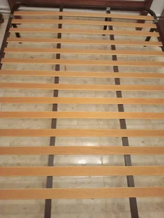 Lote 3 somieres: 1x135x180, 2x105x180 con patas.