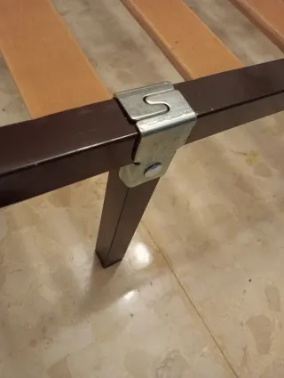 Lote 3 somieres: 1x135x180, 2x105x180 con patas.