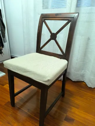 Sillas de madera maciza (4 unidades)