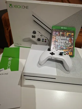 Xbox One S 1TB + GTA V