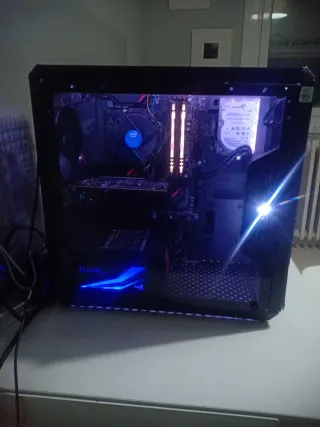 PC Gaming con luces LED