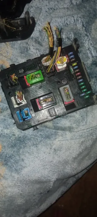 Caja fusibles Berlingo 2014