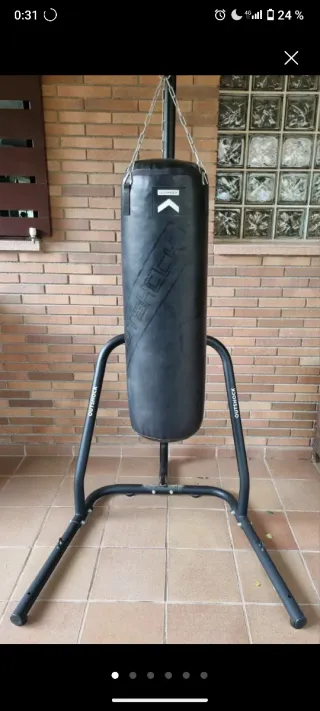 Saco de boxeo con soporte