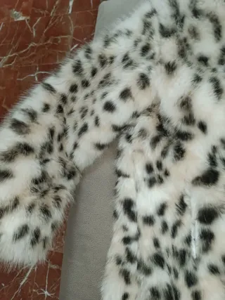 Abrigo de pelo sintético estampado