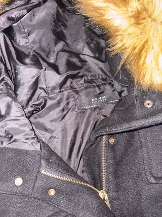 Abrigo Zara Negro con Capucha y Pelo