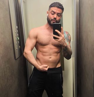 Entrenamiento personal en gimnasio