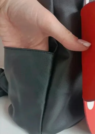 Mochila Negra y Roja Estilo Minnie