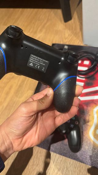 PS4 (PlayStation 4) Negra + 2 Juegos