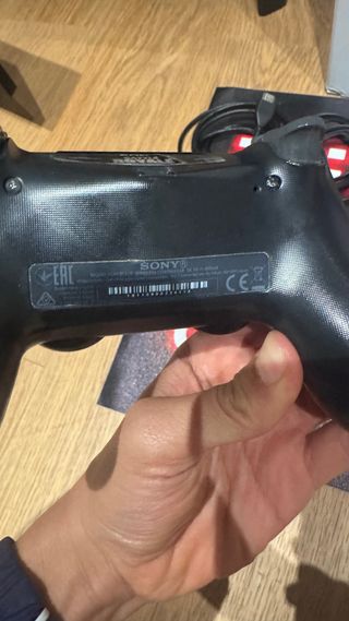 PS4 (PlayStation 4) Negra + 2 Juegos