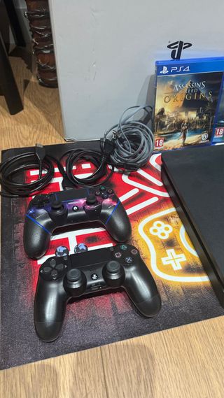 PS4 (PlayStation 4) Negra + 2 Juegos