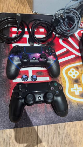 PS4 (PlayStation 4) Negra + 2 Juegos