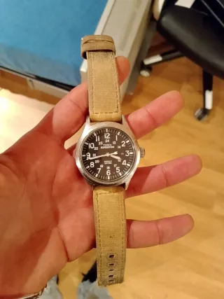 Reloj Timex Expedition Negro y Beige