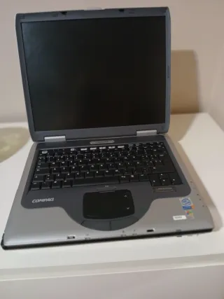Ordenador Compaq Plata y Negro