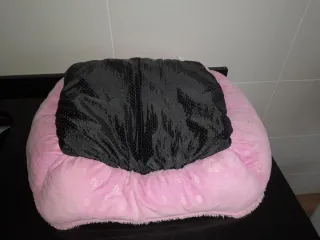 Cama para perro rosa suave
