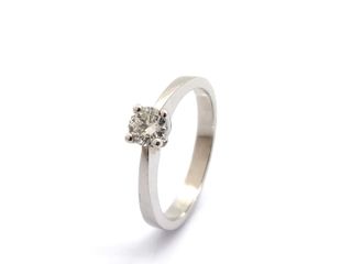 anillo oro 18k con piedra con diamante