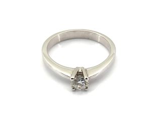 anillo oro 18k con piedra con diamante