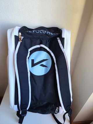 Pala de pádel Kombat Apache Ice 18K y funda