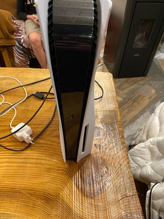 PlayStation 5 con 2 joystick e cuffie